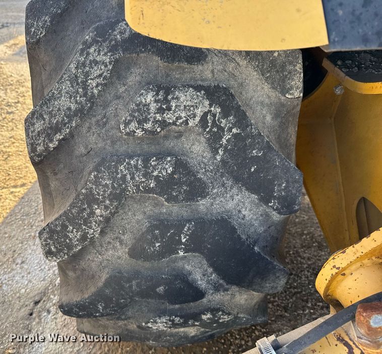 image for item EJ3192 1993 John Deere 310D backhoe