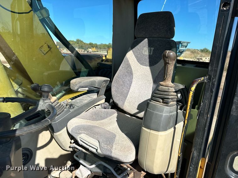 image for item EJ5059 2005 Caterpillar  M313C wheeled excavator