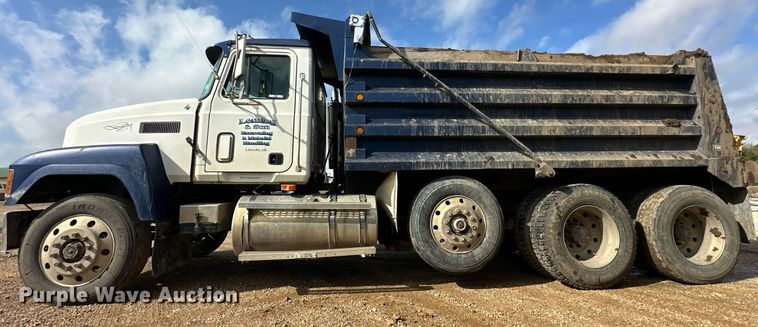 image for item EJ5080 1998 Mack CH600GK dump truck