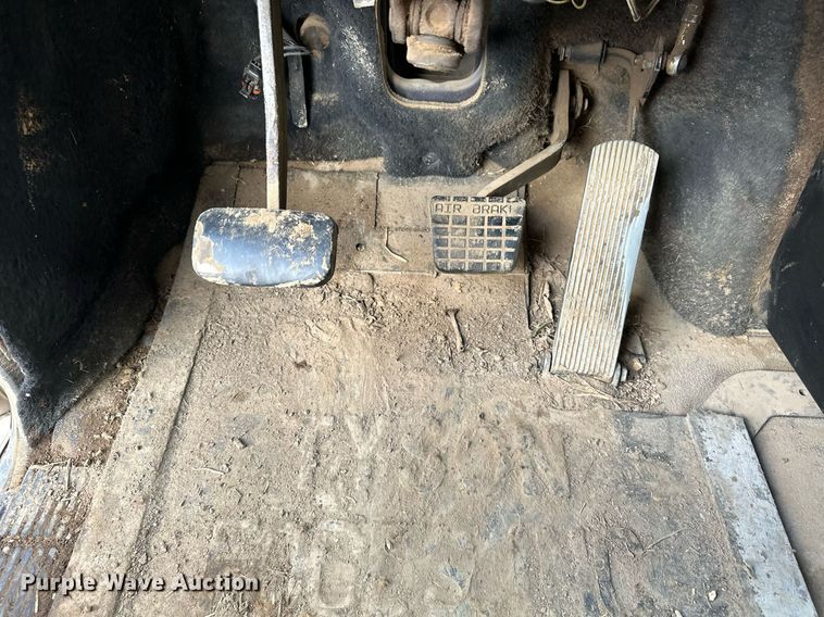 image for item EJ5080 1998 Mack CH600GK dump truck