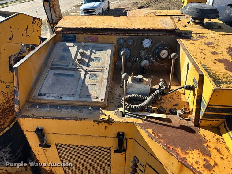 image for item EJ5094 1992 Gomaco GT3600 slipform paver