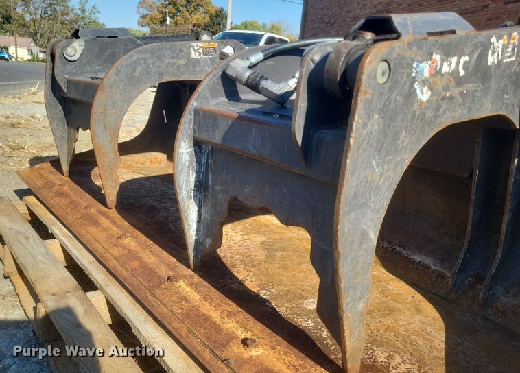 image for item EJ8072 Paladin  skid steer grapple bucket