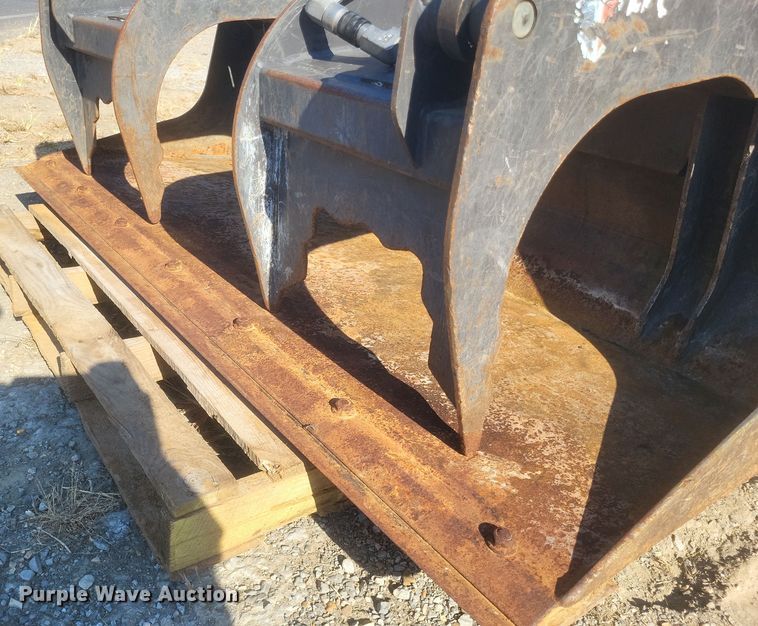 image for item EJ8072 Paladin  skid steer grapple bucket