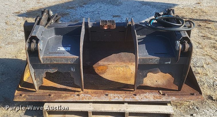 image for item EJ8073 2018 Paladin  skid steer grapple bucket