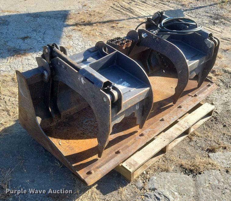 image for item EJ8073 2018 Paladin  skid steer grapple bucket