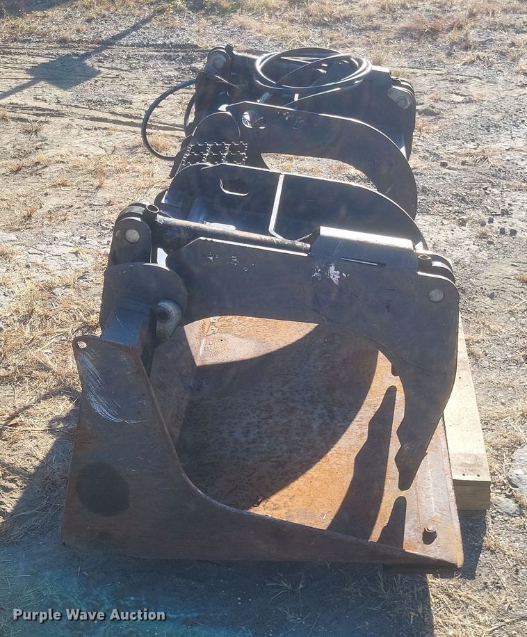 image for item EJ8073 2018 Paladin  skid steer grapple bucket