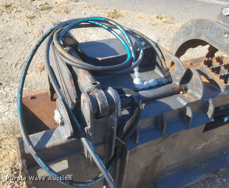 image for item EJ8073 2018 Paladin  skid steer grapple bucket