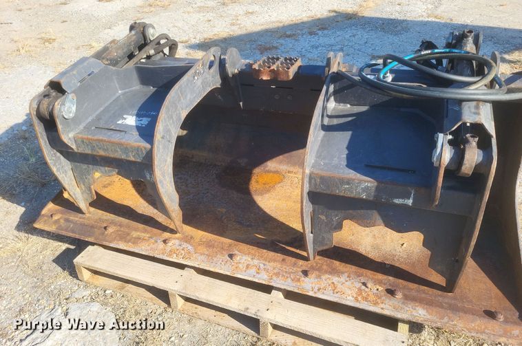 image for item EJ8073 2018 Paladin  skid steer grapple bucket