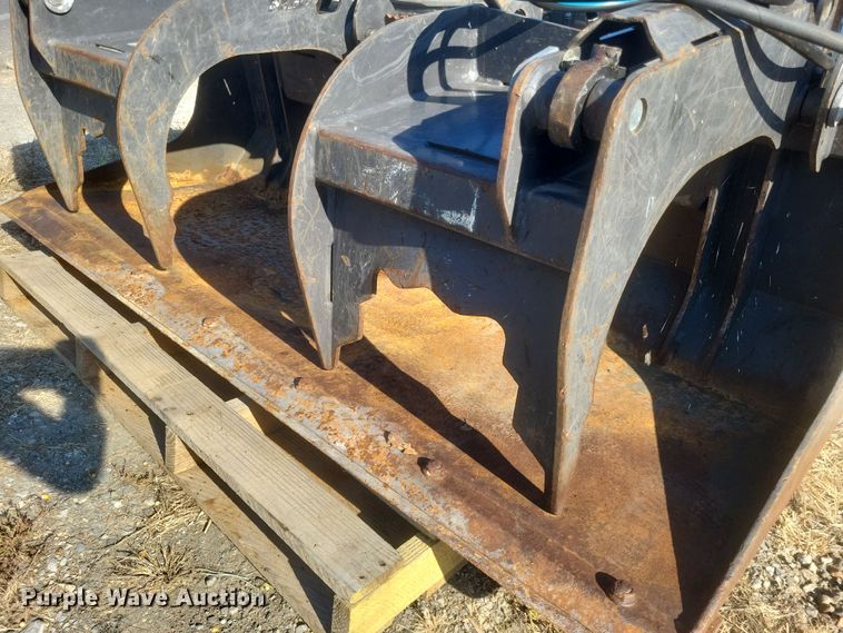 image for item EJ8073 2018 Paladin  skid steer grapple bucket