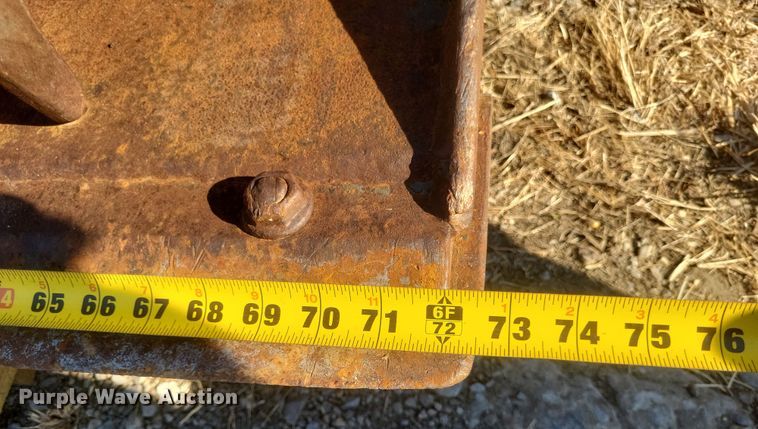 image for item EJ8073 2018 Paladin  skid steer grapple bucket