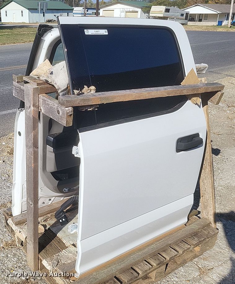 image for item EJ8077 Crew Cab pickup truck doors