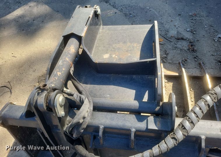 image for item EJ8079 Paladin  skid steer rock grapple bucket