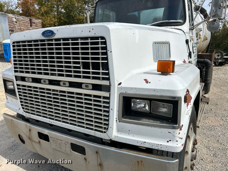 image for item EK3607 1984 Ford LTL9000  vacuum truck