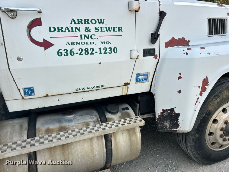 image for item EK3607 1984 Ford LTL9000  vacuum truck