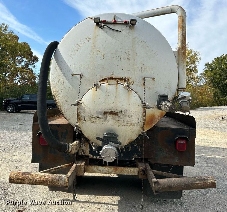 image for item EK3607 1984 Ford LTL9000  vacuum truck