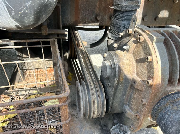 image for item EK3607 1984 Ford LTL9000  vacuum truck