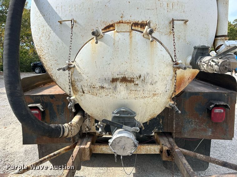 image for item EK3607 1984 Ford LTL9000  vacuum truck