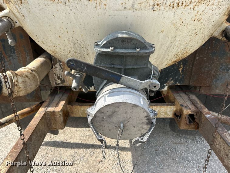 image for item EK3607 1984 Ford LTL9000  vacuum truck