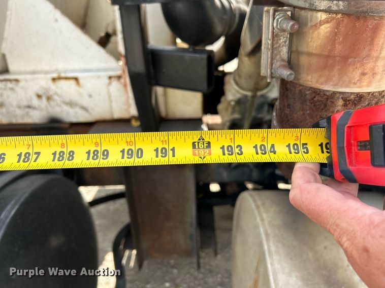 image for item EK3607 1984 Ford LTL9000  vacuum truck