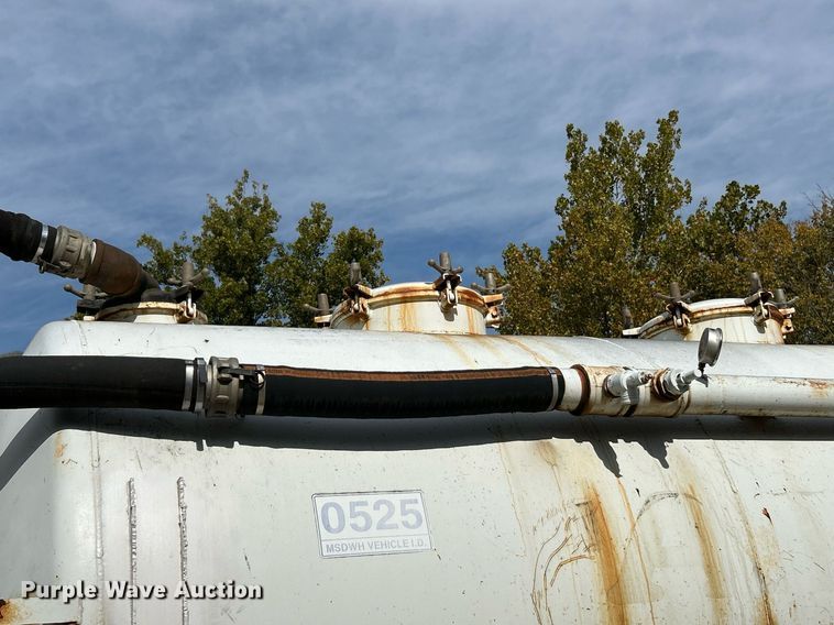 image for item EK3607 1984 Ford LTL9000  vacuum truck