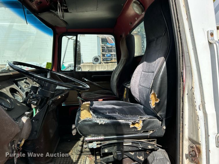 image for item EK3607 1984 Ford LTL9000  vacuum truck