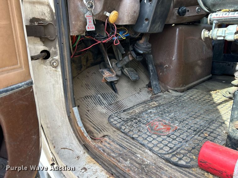 image for item EK3607 1984 Ford LTL9000  vacuum truck