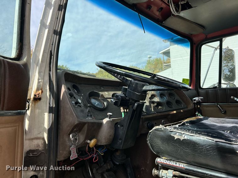 image for item EK3607 1984 Ford LTL9000  vacuum truck