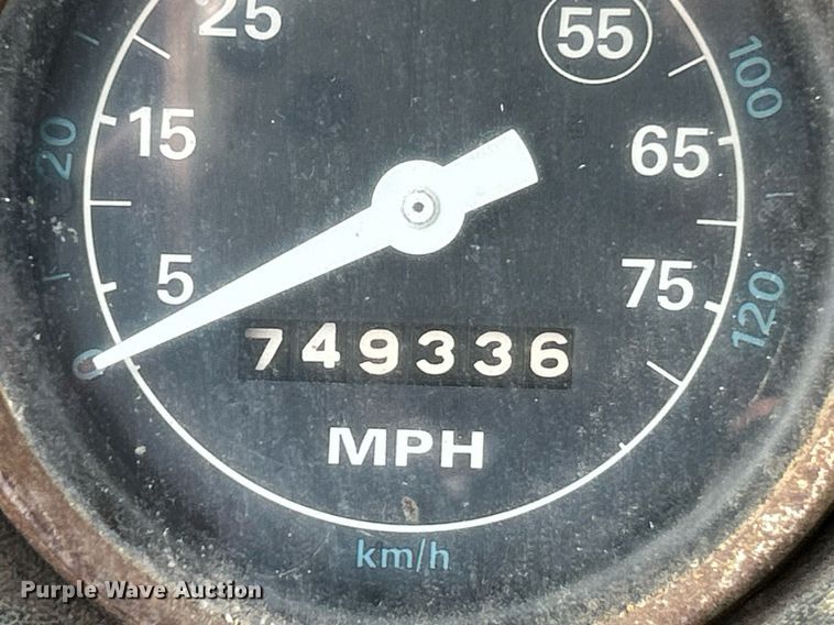 image for item EK3607 1984 Ford LTL9000  vacuum truck