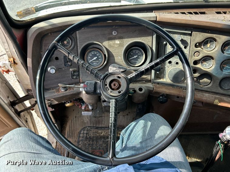 image for item EK3607 1984 Ford LTL9000  vacuum truck