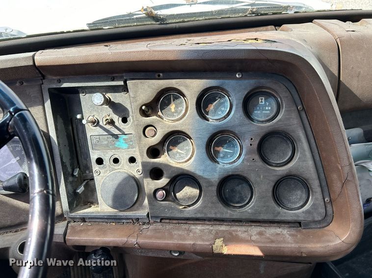 image for item EK3607 1984 Ford LTL9000  vacuum truck