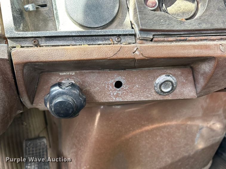 image for item EK3607 1984 Ford LTL9000  vacuum truck