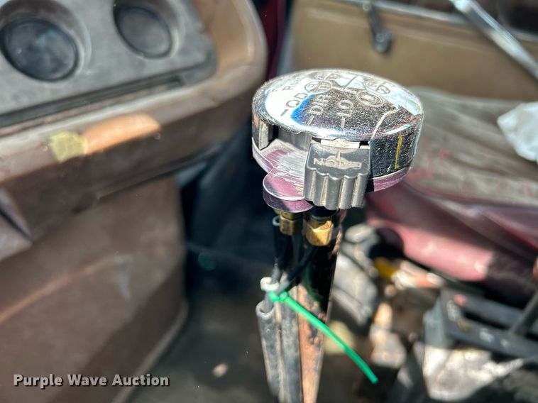 image for item EK3607 1984 Ford LTL9000  vacuum truck