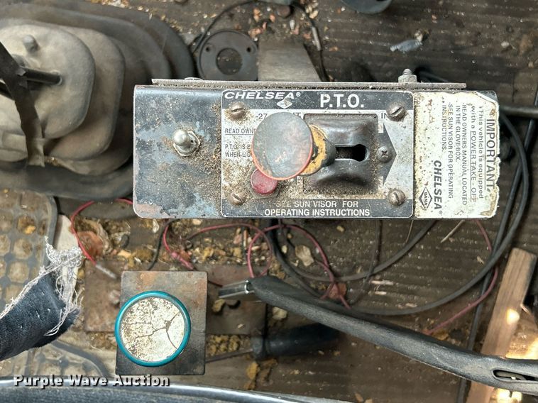 image for item EK3607 1984 Ford LTL9000  vacuum truck