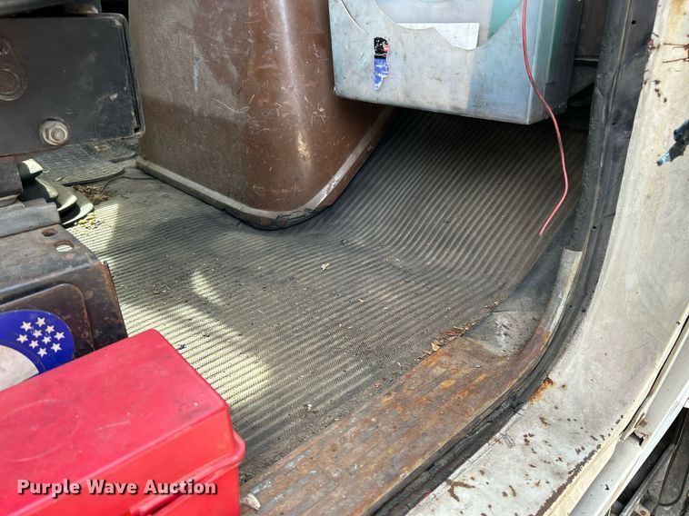 image for item EK3607 1984 Ford LTL9000  vacuum truck