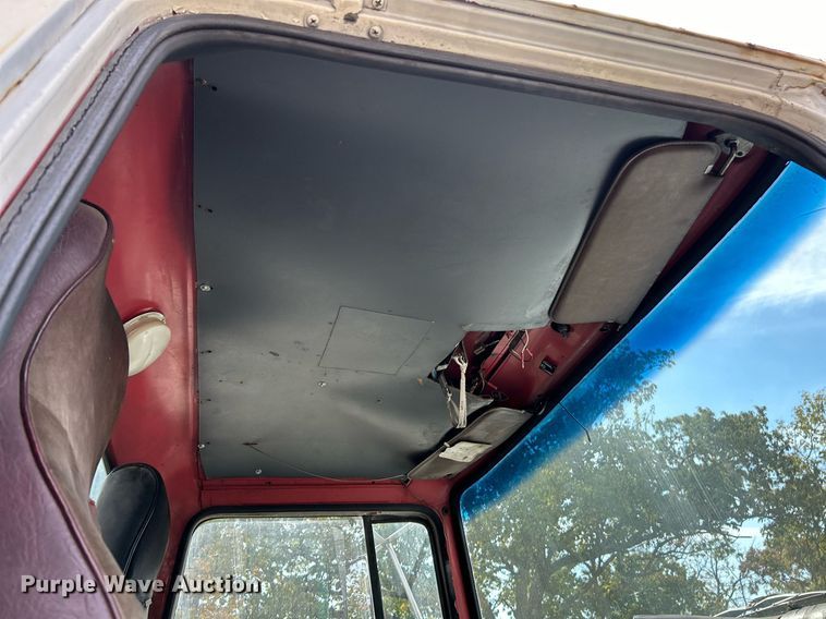 image for item EK3607 1984 Ford LTL9000  vacuum truck