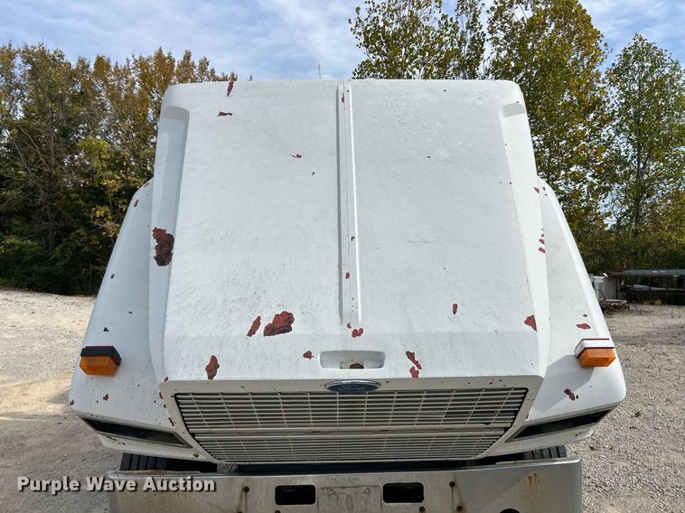 image for item EK3607 1984 Ford LTL9000  vacuum truck