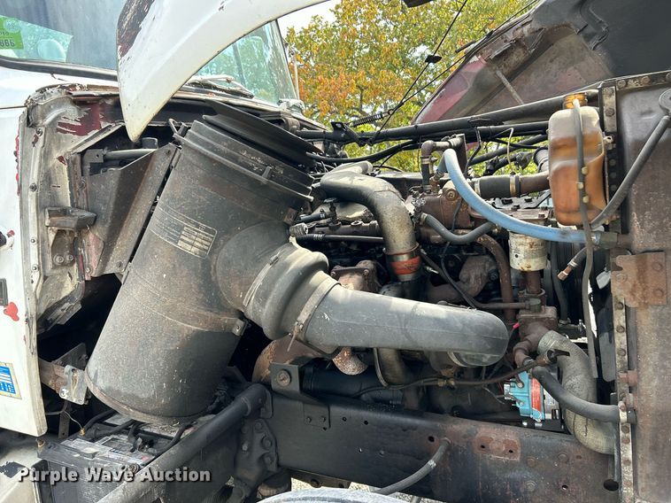 image for item EK3607 1984 Ford LTL9000  vacuum truck