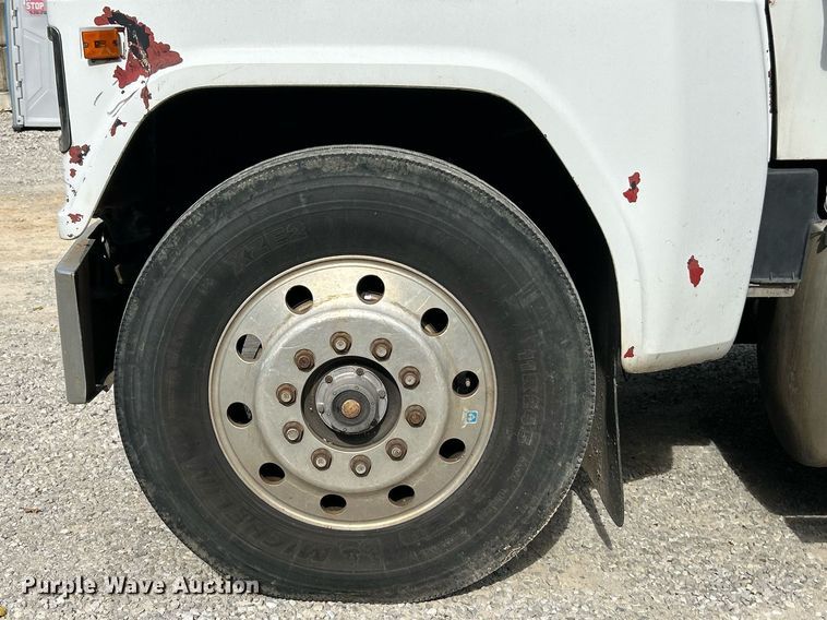 image for item EK3607 1984 Ford LTL9000  vacuum truck