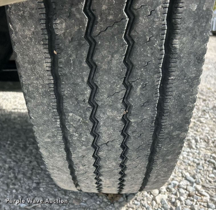 image for item EK3607 1984 Ford LTL9000  vacuum truck