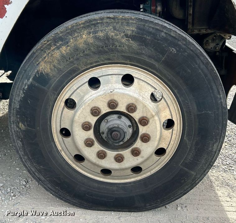 image for item EK3607 1984 Ford LTL9000  vacuum truck