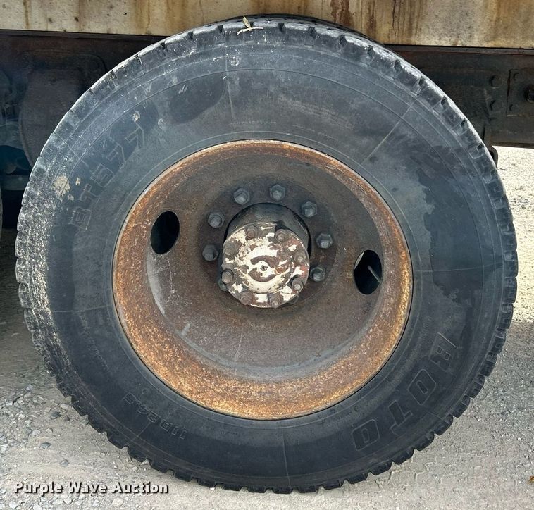 image for item EK3607 1984 Ford LTL9000  vacuum truck