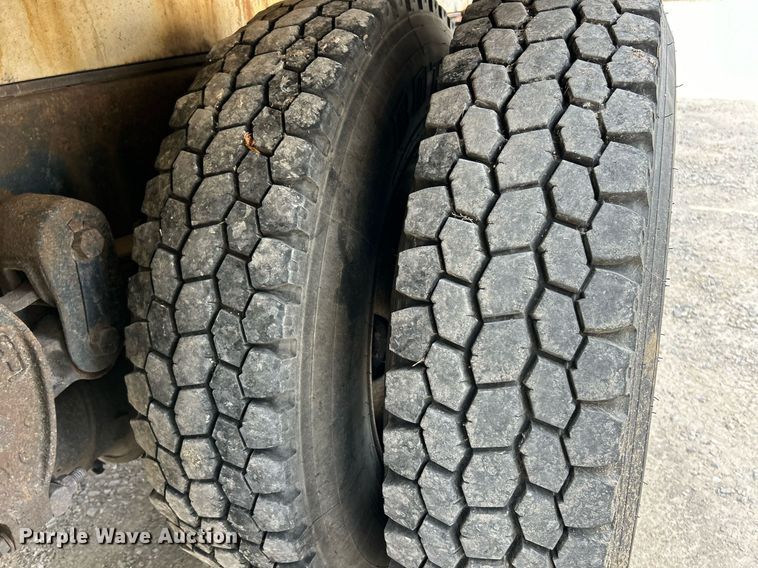 image for item EK3607 1984 Ford LTL9000  vacuum truck