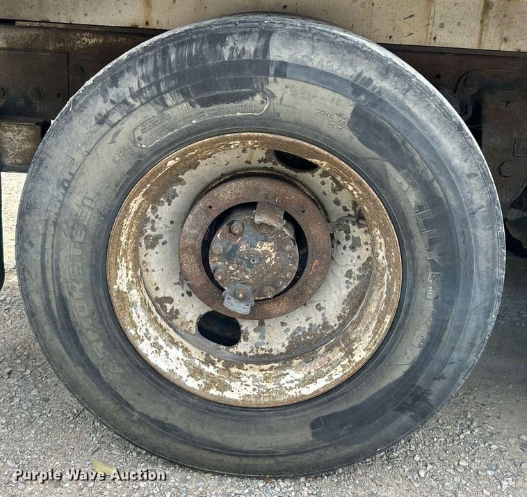 image for item EK3607 1984 Ford LTL9000  vacuum truck