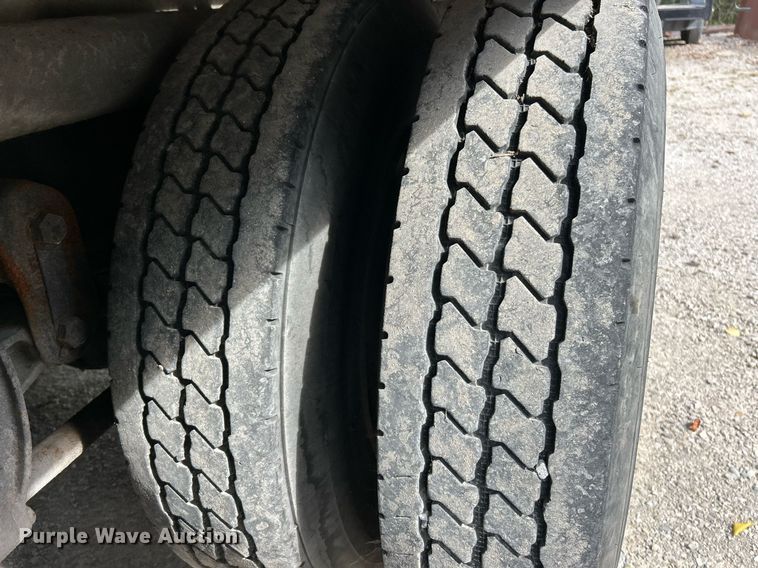 image for item EK3607 1984 Ford LTL9000  vacuum truck