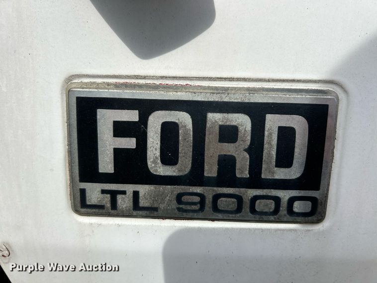 image for item EK3607 1984 Ford LTL9000  vacuum truck