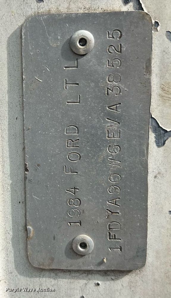 image for item EK3607 1984 Ford LTL9000  vacuum truck