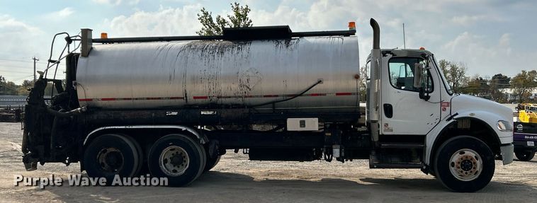 image for item EK3626 2006 Freightliner Business Class M2 oil distributor truck