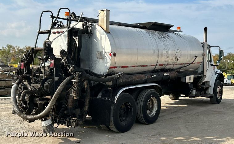 image for item EK3626 2006 Freightliner Business Class M2 oil distributor truck