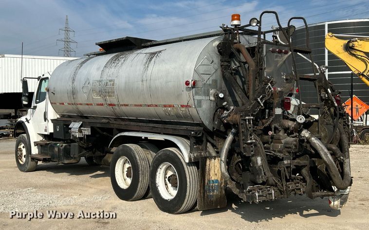 image for item EK3626 2006 Freightliner Business Class M2 oil distributor truck