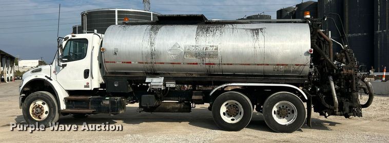 image for item EK3626 2006 Freightliner Business Class M2 oil distributor truck